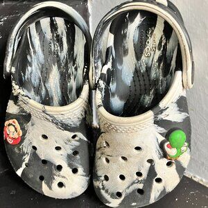 CROCS Toddler Classic Marbled Clog, with Mario Bros. charms